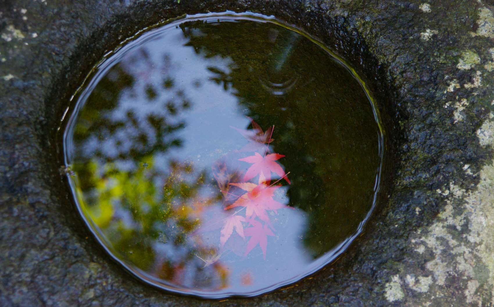 Simple stone water basin - Himeji