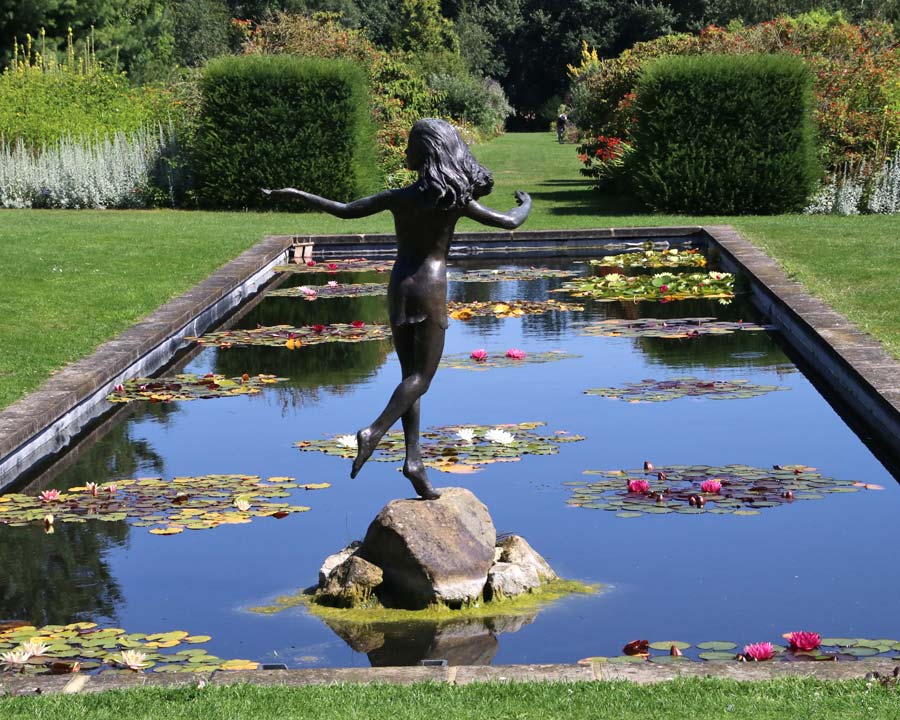 Waterlily Canal - Waterperry Gardens