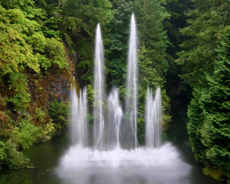 Butchart Gardens Fountains - photo Peter Barber