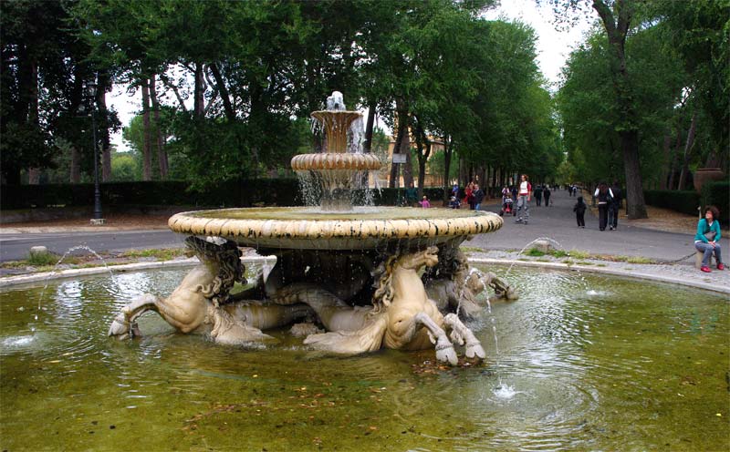 Best place to be on a warm day, by the fountains in the Borghese Gardens