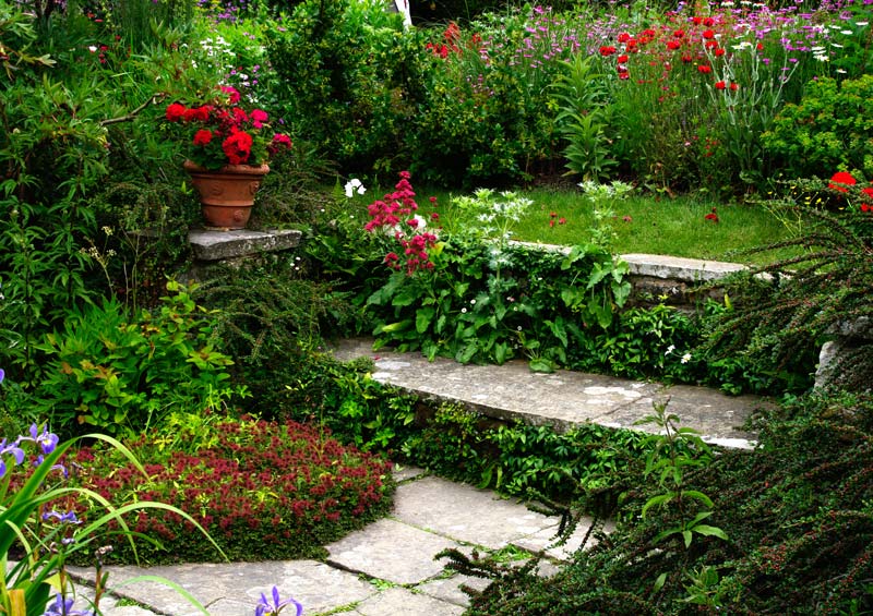 Great Dixter Sunken Garden - stone seat